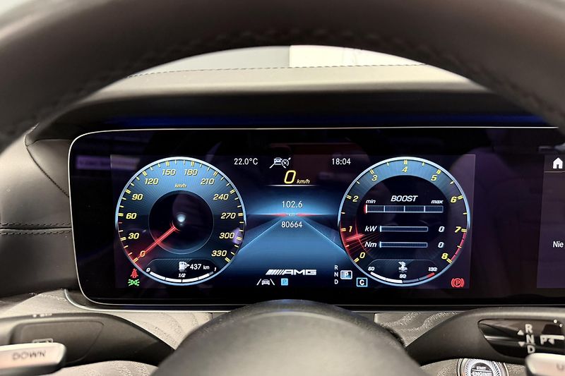 Mercedes-Benz Třídy E (2021) E 63s AMG 4Matic+ V8 Biturbo - fotka 53 z 124