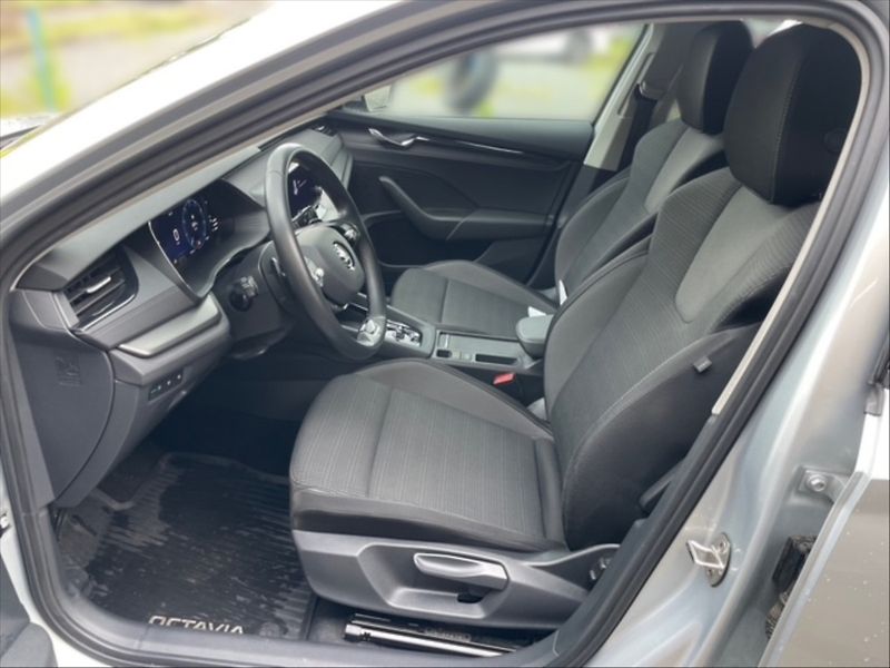 Škoda Octavia 2,0 TDI Ambition 4x4 DSG - fotka 7 z 11