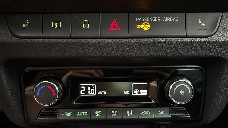 Škoda Fabia 1.0 TSI Black Combi - fotka 13 z 23