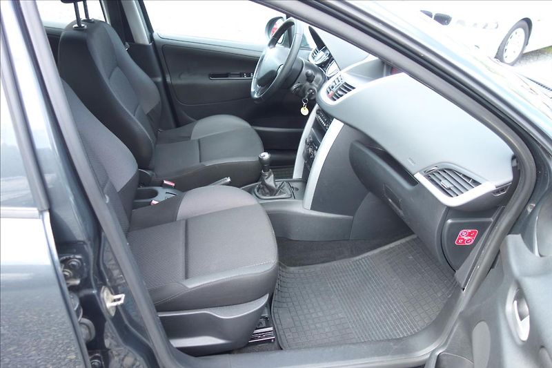 Peugeot 207 1,4 i 54KW, ČR, SERVIS. KN. - fotka 10 z 30