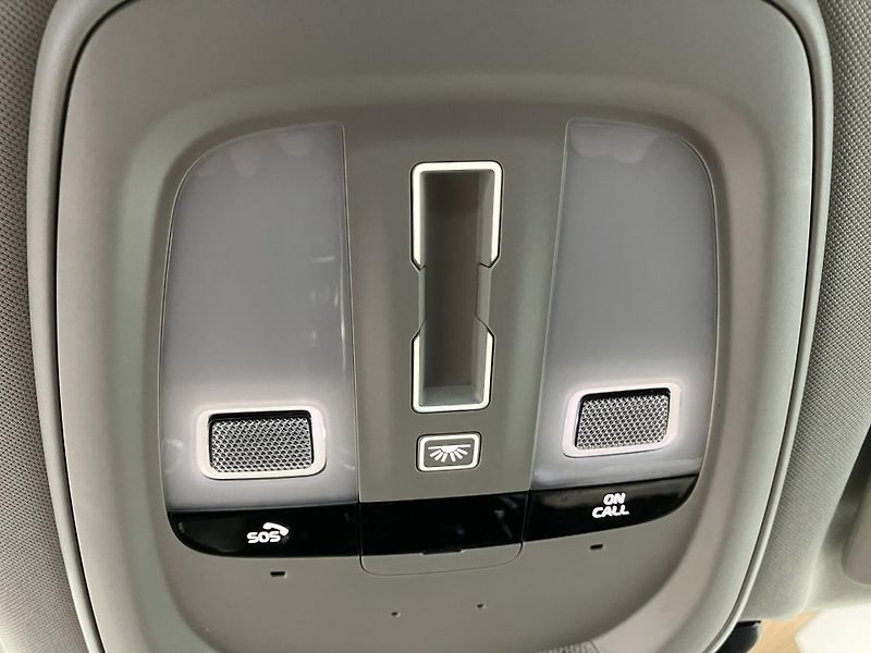 Volvo XC60 B4 FWD Momentum PRO AT8 - fotka 46 z 47