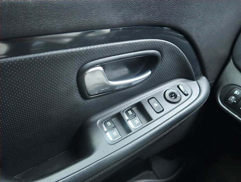 Kia Carens (2015) 1.6 GDI, Serv.kniha, Tempomat - fotka 14 z 15