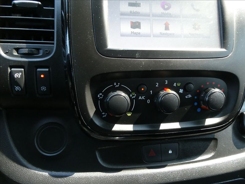Opel Vivaro 1,6 BiCDTi 107kW Long,8.MÍST,n - fotka 27 z 41