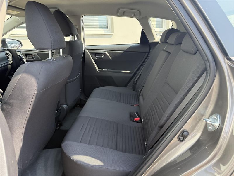 Toyota Auris 1,6 Active Trend - fotka 10 z 19