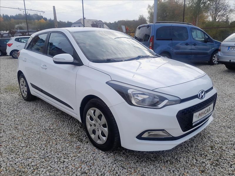 Hyundai i20 FC 1,2i 55kW - fotka 9 z 48