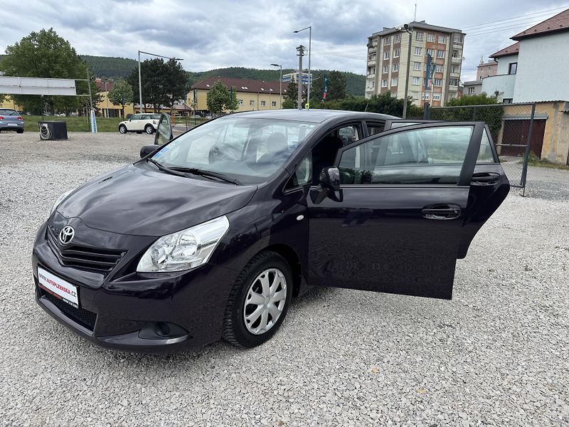 Toyota Verso (2010) 1.6VVTi,rezervace - fotka 9 z 39