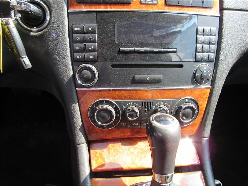 Mercedes-Benz CLK 2,7 270 CDI Elegance - fotka 17 z 27