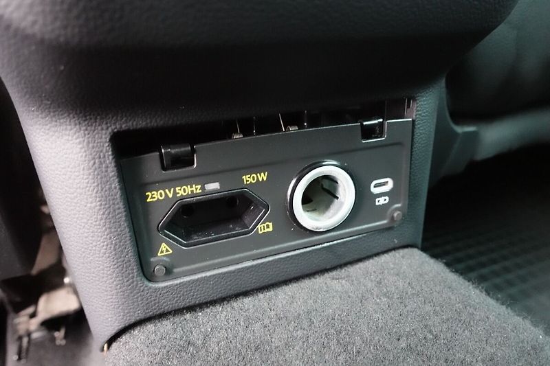 Volkswagen Passat ZLEVNĚNO 2,0TSi 206kW Alltrack - fotka 26 z 37