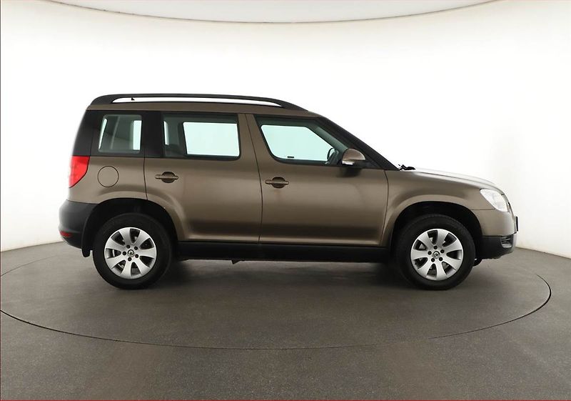 Škoda Yeti (2009) 2.0 TDI, 4X4, Serv.kniha - fotka 6 z 12