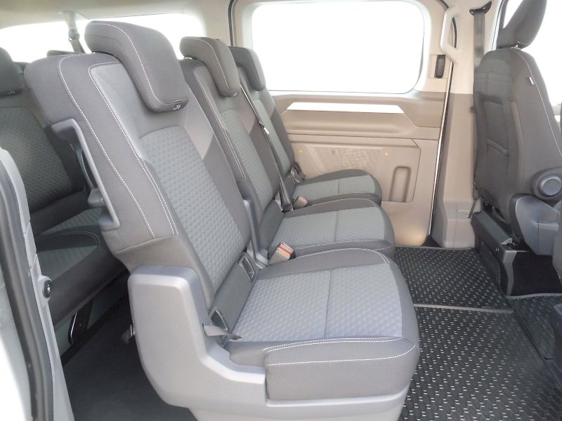 Volkswagen Caravelle (2025) Life DR 2,0 TDI 110kW 8AT - fotka 22 z 29