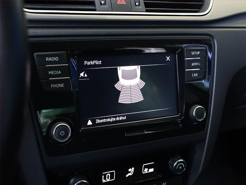 Škoda Rapid (2018) 1.0 TSI, Tempomat - fotka 14 z 16
