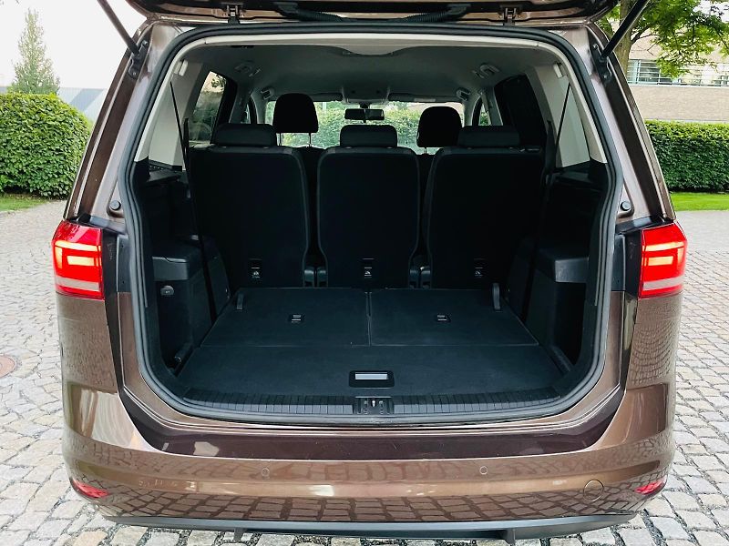 Volkswagen Touran 1.6TDI MAN 7MÍST LED SERVISKA - fotka 20 z 45