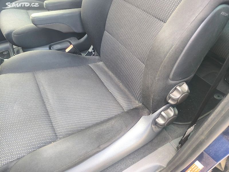 Seat Alhambra (2009) 4X4,1,9TDI,7M,TZ,KRÁSNÁ,1MAJ64 - fotka 19 z 27