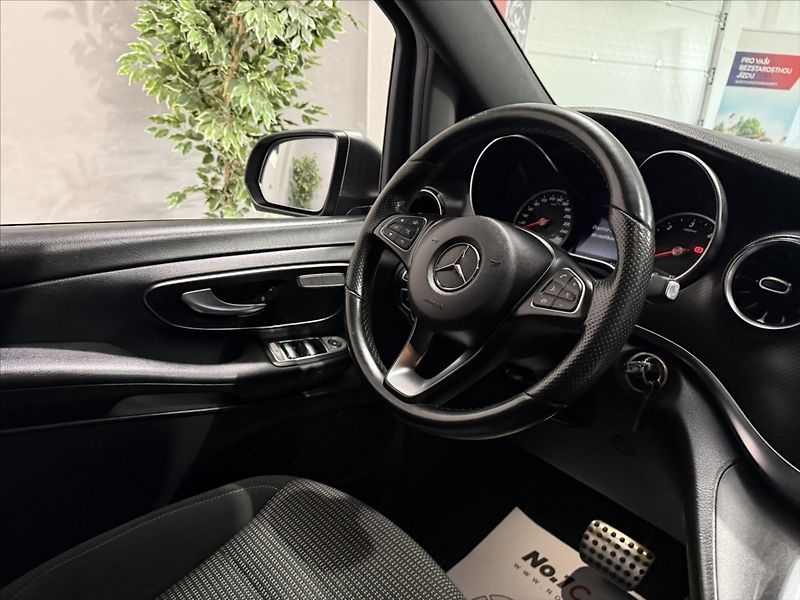 Mercedes-Benz Třídy V 2,0   250D 4MATIC AMG KAMERA - fotka 21 z 32