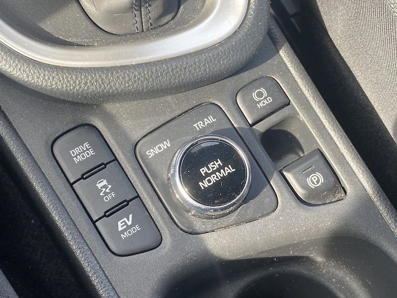 Toyota Yaris Cross 1.5HEV, ČR-1m, Style Tech, 4x4 - fotka 16 z 16