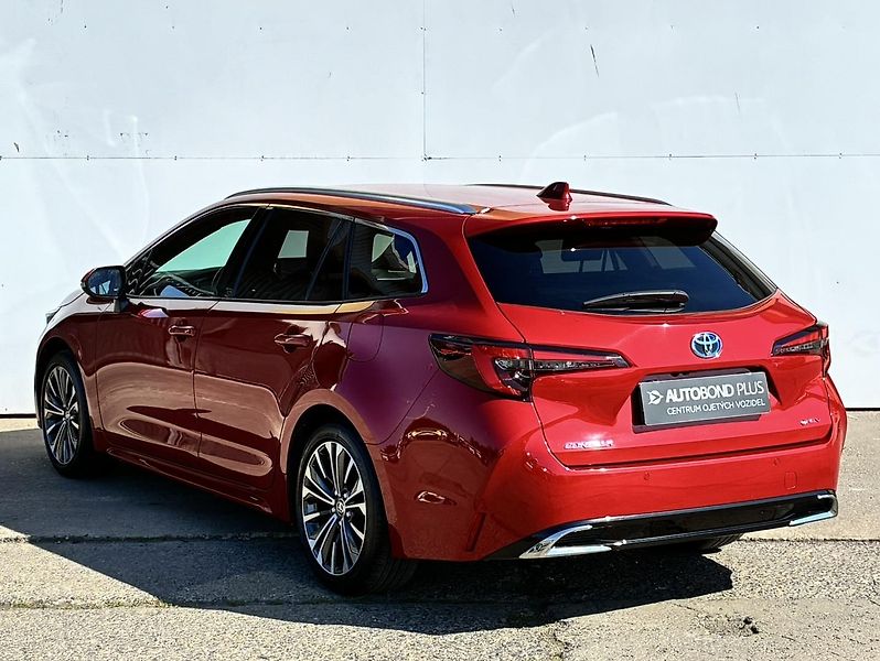 Toyota Corolla 1.8 HSD 140k e-CVT Style - fotka 7 z 22