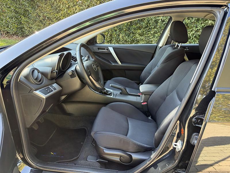 Mazda 3 1.6 Active Plus - fotka 17 z 28