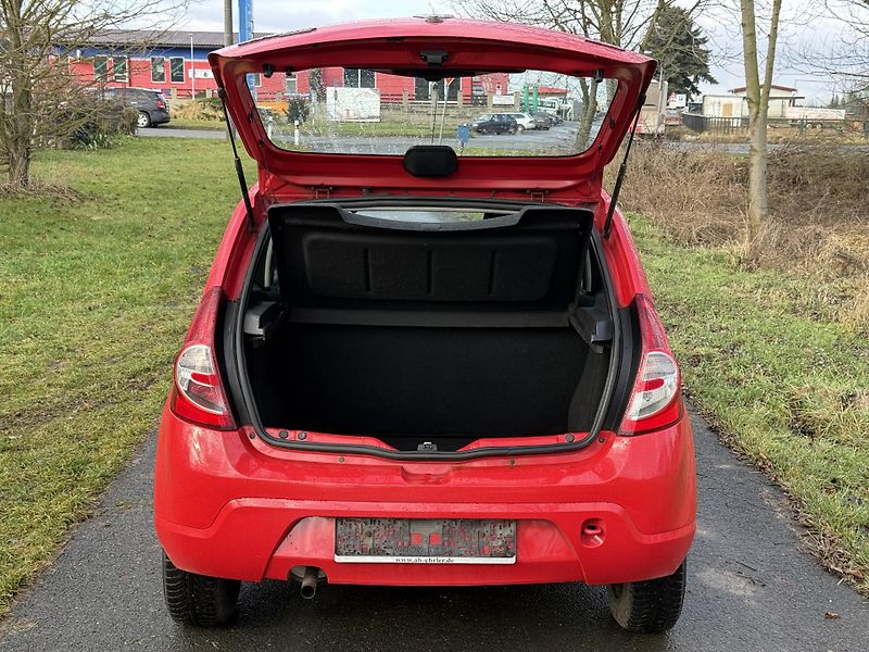 Dacia Sandero (2009) 1.2 16V 55kw - fotka 8 z 14