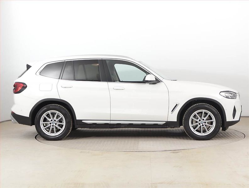 BMW X3 (2023) xDrive30i - fotka 6 z 32