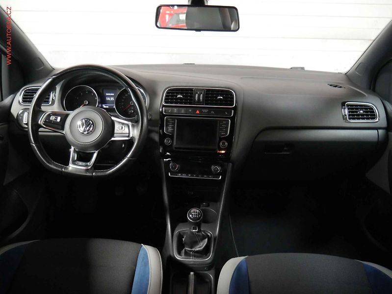 Volkswagen Polo (2016) 1.4i, Navi - fotka 8 z 19