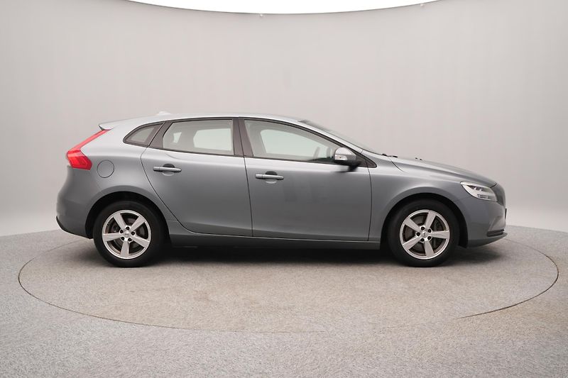 Volvo V40 T2 MOMENTUM AUT - fotka 11 z 41