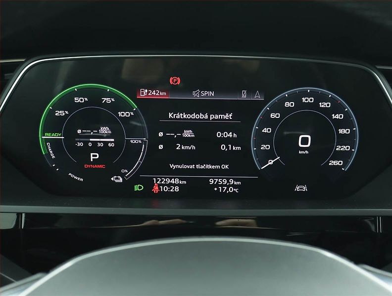 Audi e-tron (2021) 50 quattro, SoH 92% - fotka 11 z 19