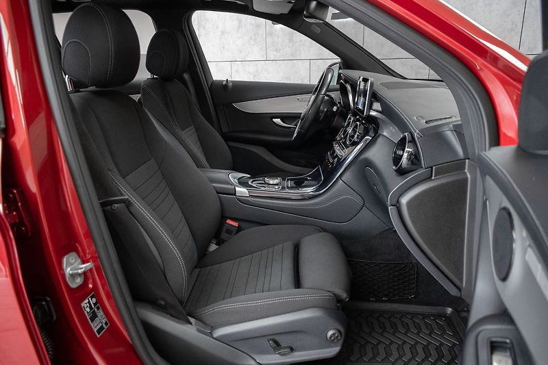 Mercedes-Benz GLC 250d 4MATIC*ACC*TAŽNÉ*DPH - fotka 13 z 44
