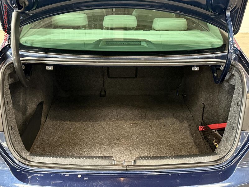 Volkswagen Jetta (2012) 1.4TSi, AC, výhřev sed - fotka 7 z 19