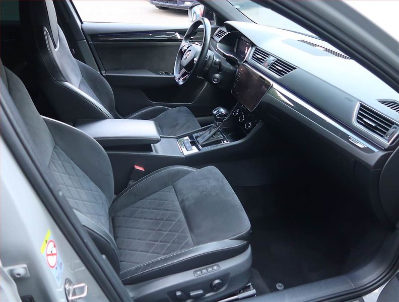 Škoda Superb (2019) Sportline 2.0 TDI, 4X4 - fotka 9 z 19