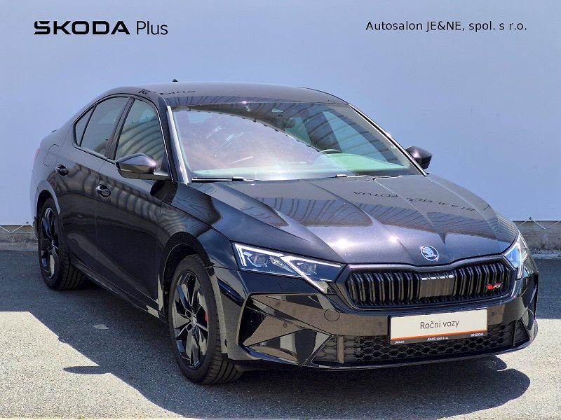 Škoda Octavia (2025) RS 2.0 TSI 195kW - fotka 6 z 33