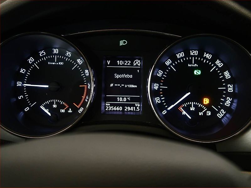 Škoda Superb (2013) Elegance 2.0 TDI, 4X4 - fotka 11 z 21