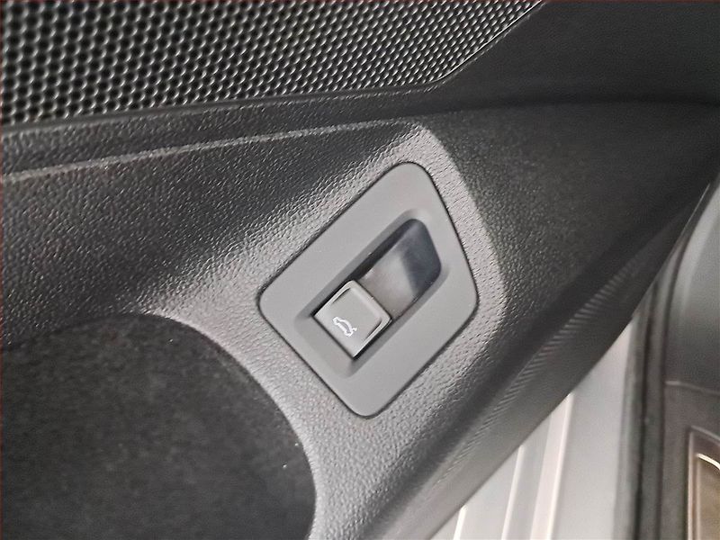 Volkswagen Passat (2019) R-Line 2.0 TDI, Automat, Kůže - fotka 19 z 24
