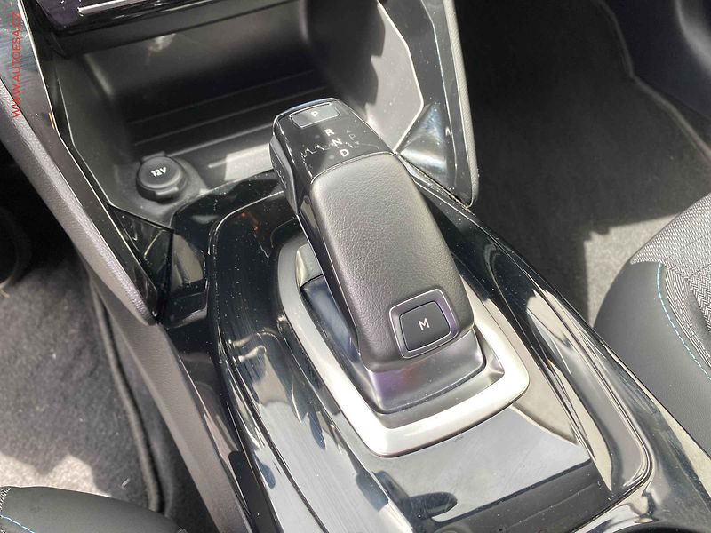 Peugeot 208 (2019) 1.2 PT, Allure, AT, kamera - fotka 15 z 17