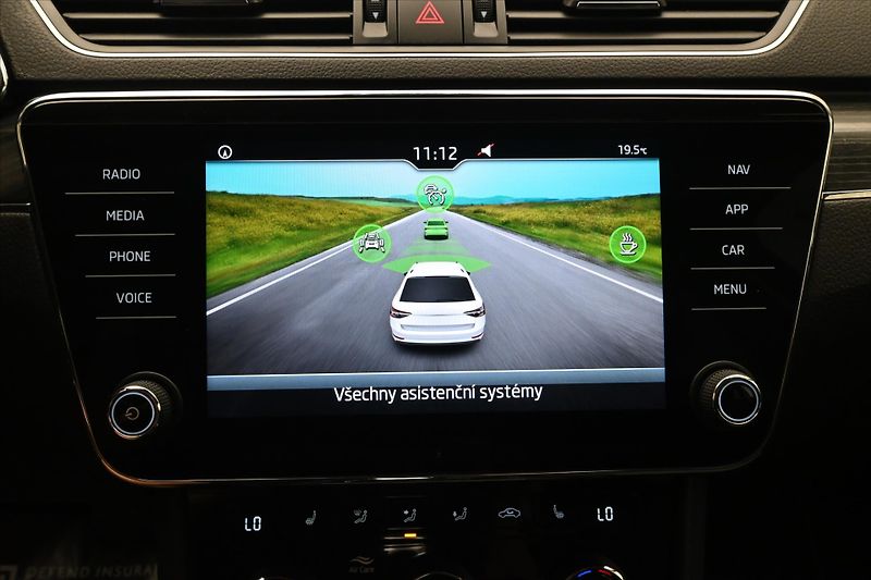 Škoda Superb 2,0 TDI 110 kW DSG Style Záruk - fotka 19 z 32
