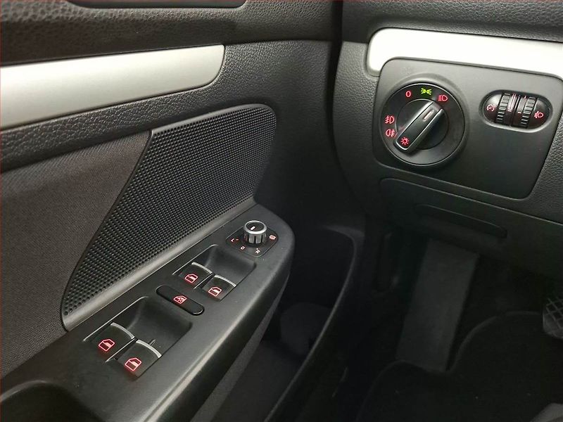 Volkswagen Golf (2010) 1.6 TDI, po STK, Tažné - fotka 16 z 16