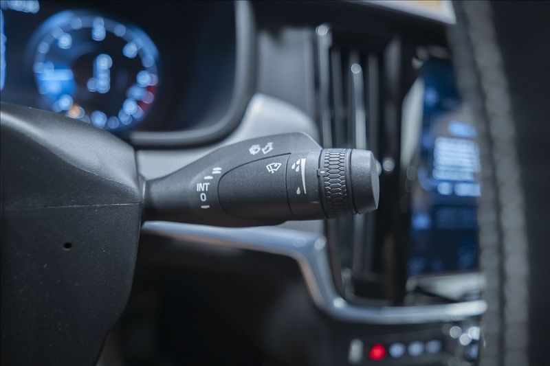 Volvo S90 2,0 D4 NAVI KAMERA 4x VÝHŘEV - fotka 23 z 42