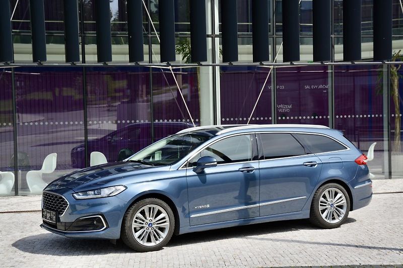 Ford Mondeo (2020) 2.0 187ps Hybrid ecvT VIGNALE  - fotka 38 z 40