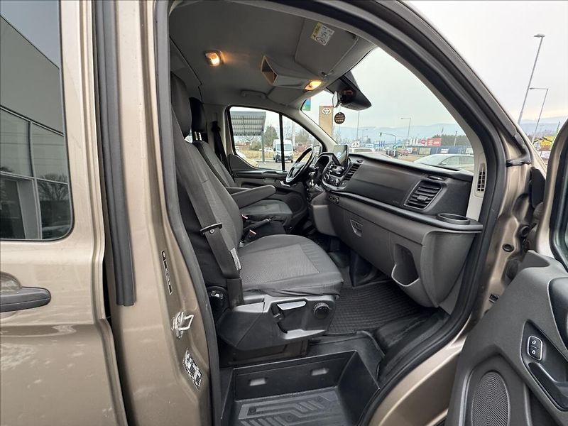 Ford Transit Custom 2,0 TITANIUM L1 - fotka 10 z 19
