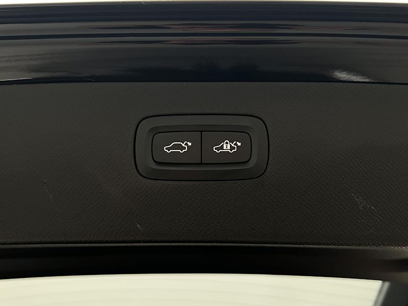 Volvo XC90 B5 AWD INSCRIPTION AUT 7 MÍST - fotka 47 z 50