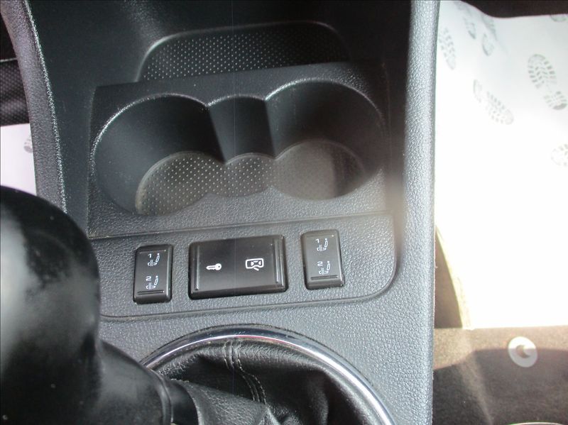 Škoda Fabia 1,2 TSI, aut. klima, servis, - fotka 17 z 32