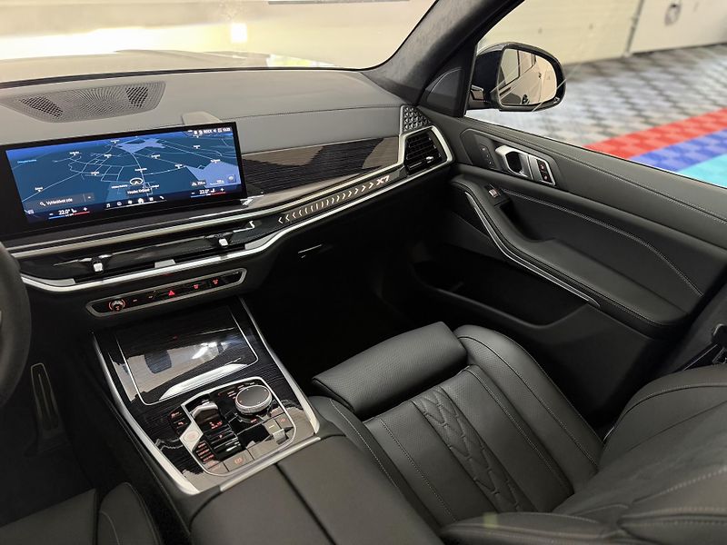BMW X7 BMW X7 xDrive40d M-Sport  - fotka 20 z 50