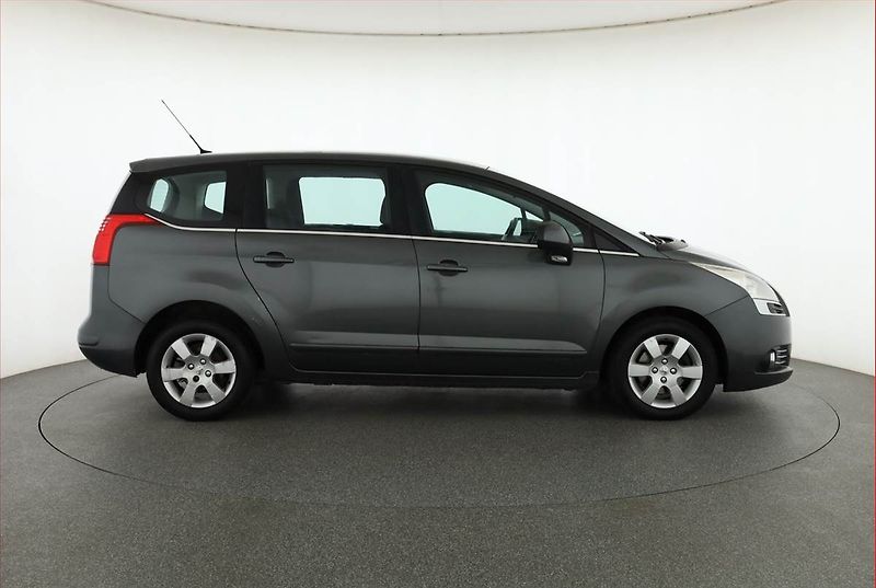 Peugeot 5008 (2011) 2.0 HDI, Serv.kniha, po STK - fotka 6 z 13