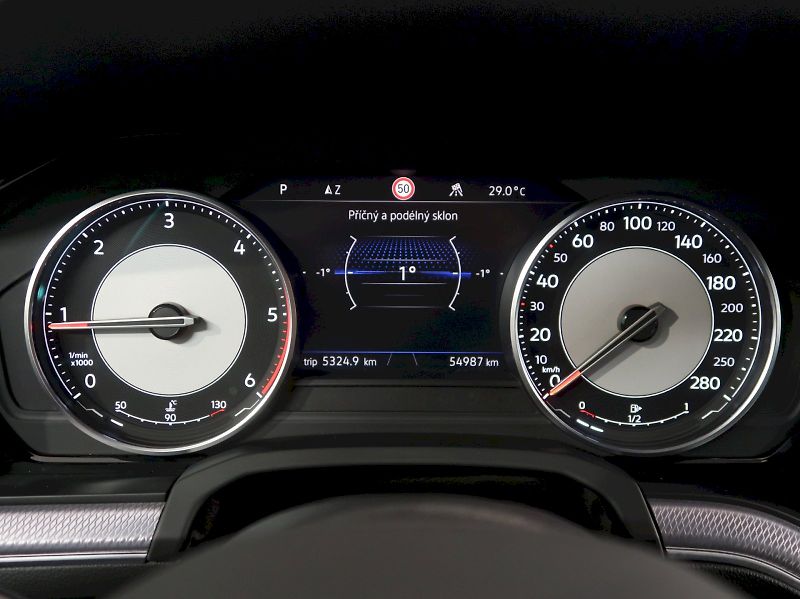 Volkswagen Touareg (2021) R-LINE 3.0TDI 170KW 4x4  TAŽNÉ - fotka 21 z 44