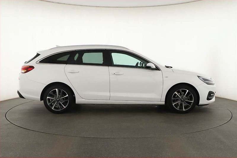 Hyundai i30 (2023) 1.5 T-GDI MHEV, Automat - fotka 6 z 16