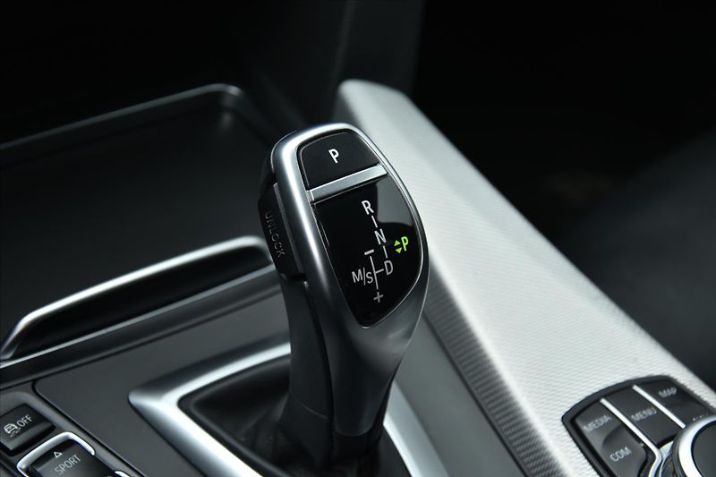 BMW Řada 3 320i xDrive 135kW MPAKET ČR - fotka 20 z 27