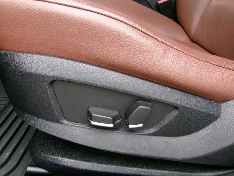 BMW Řada 5 (2010) 520d combi  - fotka 13 z 28