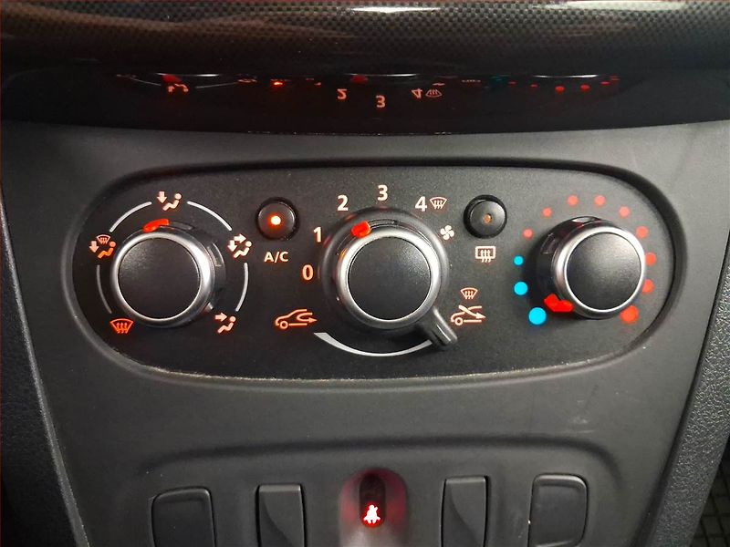 Dacia Sandero (2017) 1.0 SCe, ČR,1.maj - fotka 13 z 16