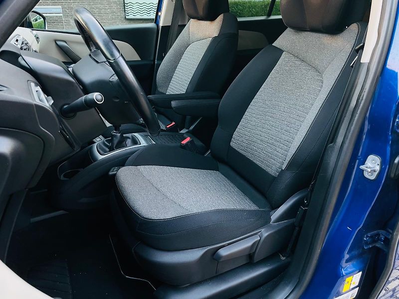 Citroën Grand C4 Picasso 2.0HDi MANUÁL 7MÍST SENZORY - fotka 30 z 46