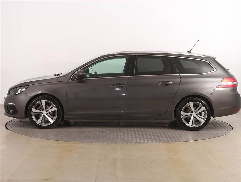 Peugeot 308 (2020) Allure 1.5 BlueHDi, Serv.kniha - fotka 3 z 13