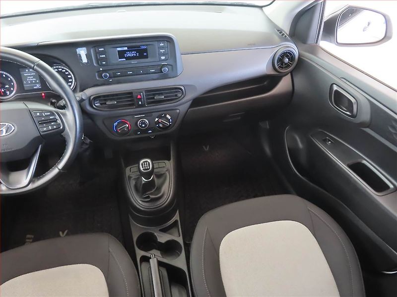 Hyundai i10 (2021) 1.0, Tempomat, Park. senzory - fotka 8 z 13